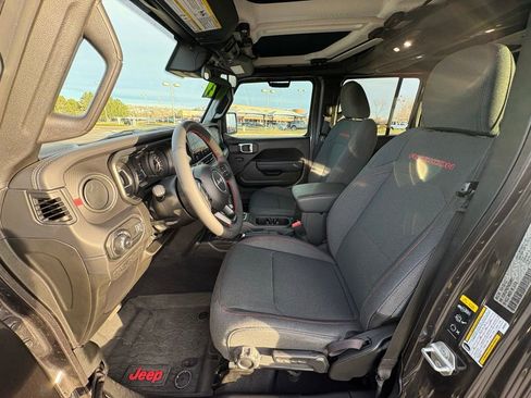 Used 2024 Jeep Wrangler Unlimited Rubicon image 14