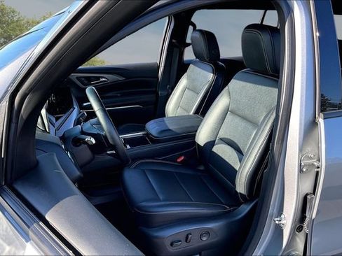 Used 2025 Chevrolet Traverse LT FWD image 21