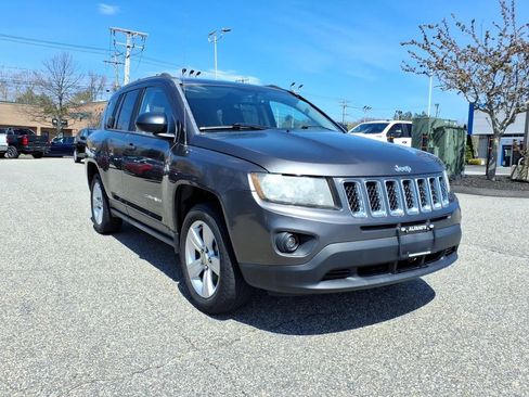 Used 2016 Jeep Compass Sport FWD image 3
