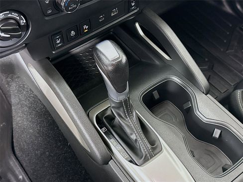 Used 2023 Nissan Frontier SV w/ SV Premium Package image 16