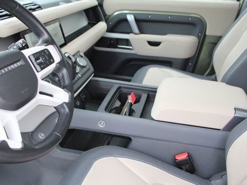 Used 2023 Land Rover Defender 90 X-Dynamic SE image 14