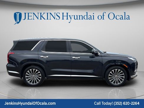 Used 2024 Hyundai Palisade Calligraphy AWD/4WD image 2