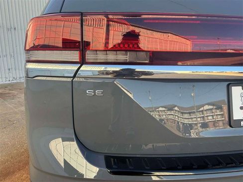 New 2026 Volkswagen Atlas SE FWD image 9