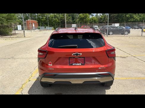 Used 2024 Chevrolet Trax ACTIV w/ Sunroof Package FWD image 31