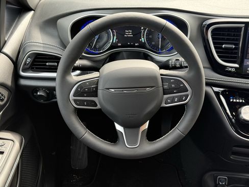 New 2027 Chrysler Pacifica Select FWD image 12