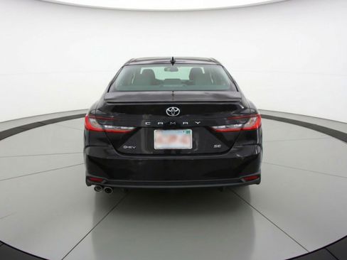 Used 2025 Toyota Camry SE image 7