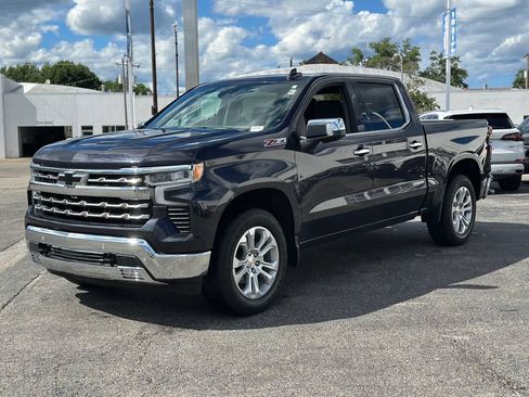 Used 2022 Chevrolet Silverado 1500 LTZ w/ Z71 Off-Road Package AWD/4WD image 7