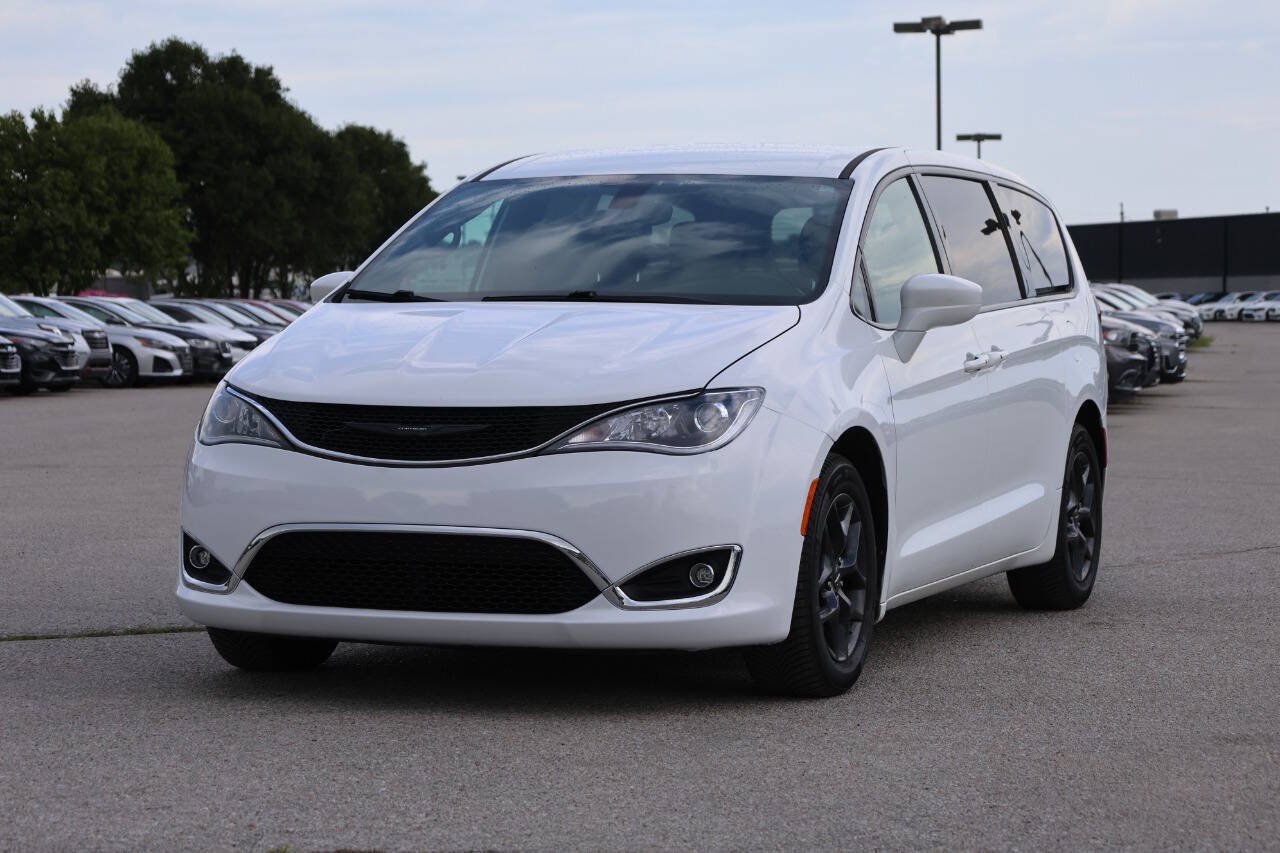 Used 2018 Chrysler Pacifica Touring Plus w/ S Appearance Package FWD image 6