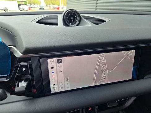 New 2026 Porsche Macan Electric image 21