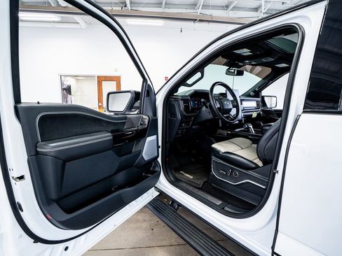 Used 2023 Ford F150 Lightning Platinum image 31