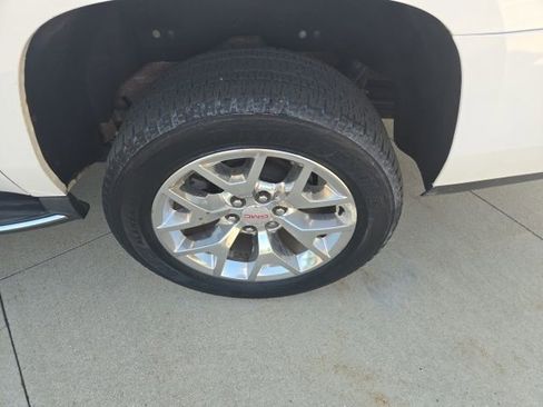 Used 2016 GMC Yukon XL SLT w/ Open Road Package AWD/4WD image 17
