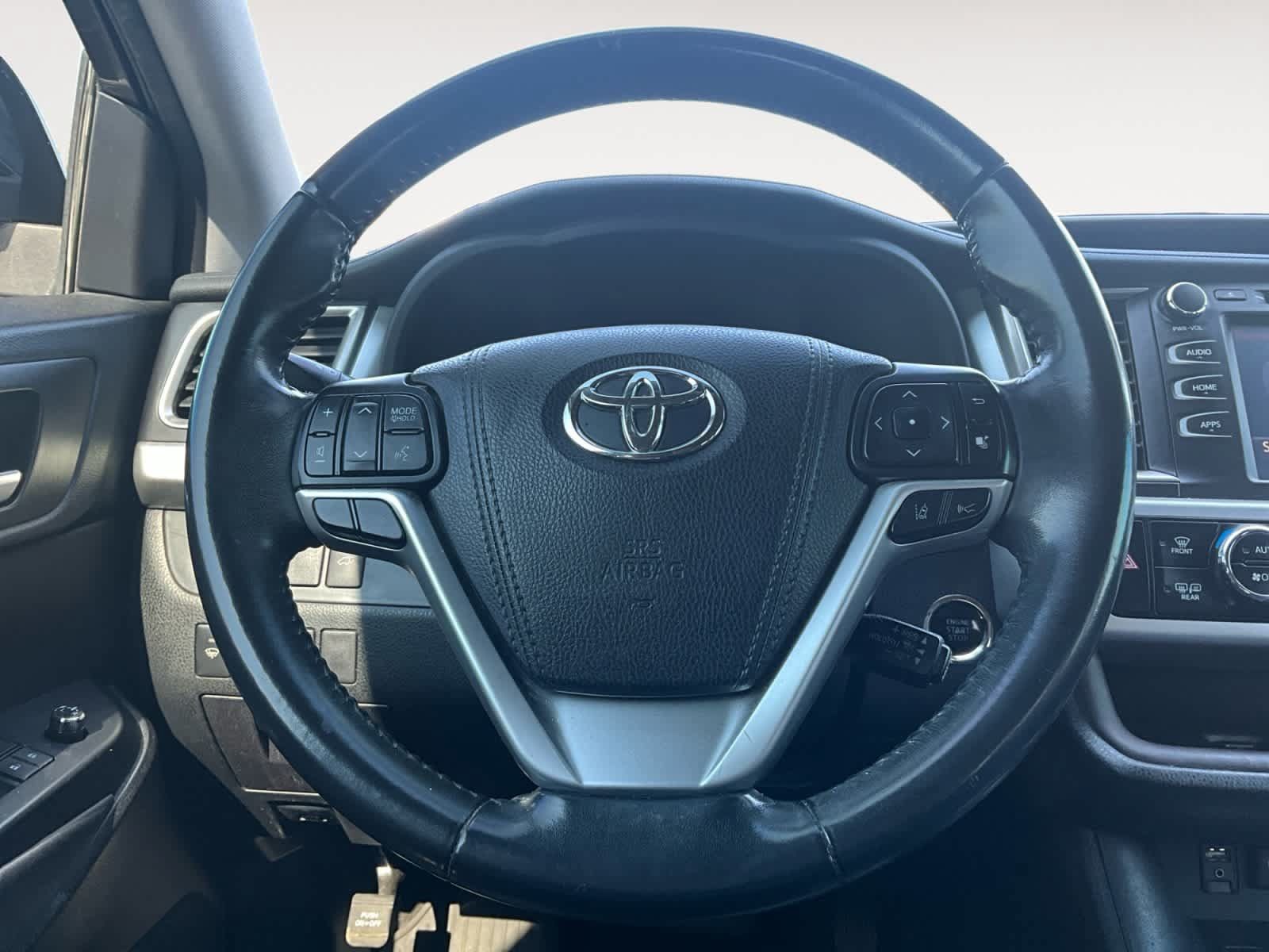 Used 2018 Toyota Highlander XLE FWD image 12
