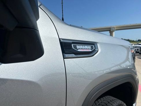 Used 2025 GMC Sierra 1500 AT4 w/ Technology Package AWD/4WD image 18