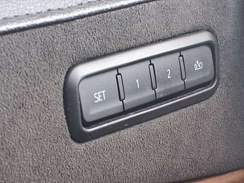 Used 2020 Cadillac Escalade Premium Luxury AWD/4WD image 20