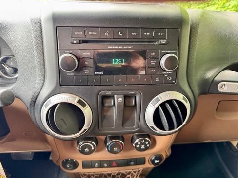 Used 2013 Jeep Wrangler Sahara w/ Connectivity Group AWD/4WD image 13