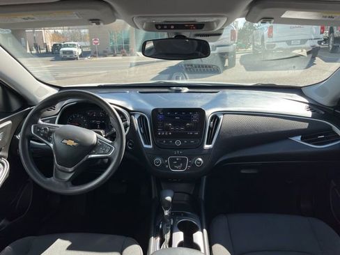 Used 2025 Chevrolet Malibu LS FWD image 32