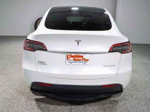 Used 2021 Tesla Model Y Long Range image 8