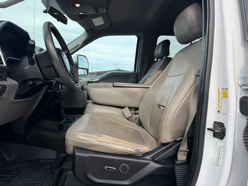 Used 2017 Ford F250 XLT w/ XLT Premium Package AWD/4WD image 9