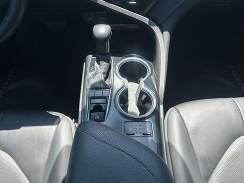 Used 2020 Toyota Camry XSE FWD image 11