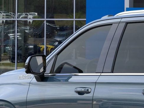 New 2026 Chevrolet Suburban High Country image 12