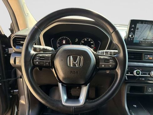 Used 2025 Honda Pilot Touring image 32