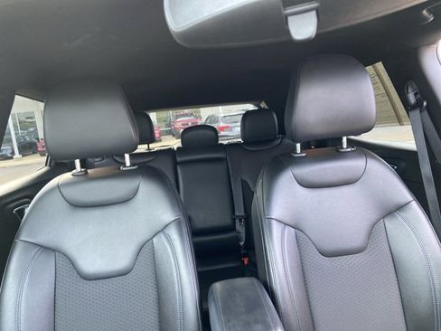 Used 2025 Jeep Compass Latitude AWD/4WD image 19