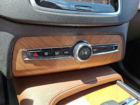 Used 2024 Volvo XC90 B6 Plus w/ Protection Package image 17