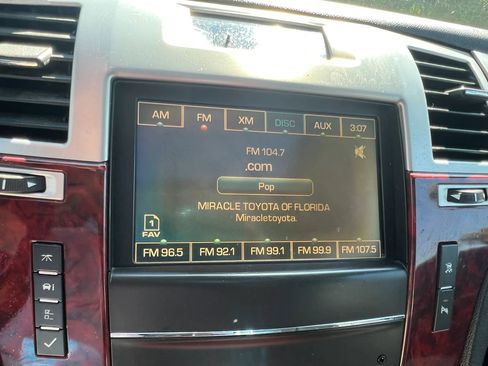 Used 2011 Cadillac Escalade ESV Premium image 21