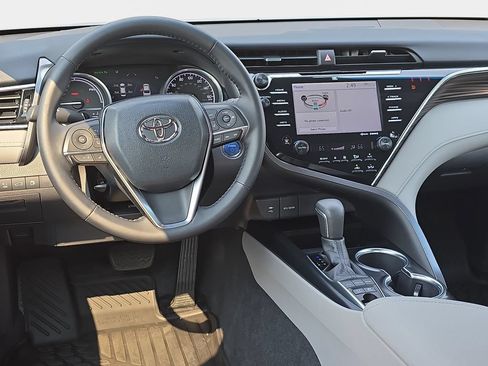 Used 2018 Toyota Camry XLE w/ Audio Package FWD image 15