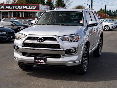 Used 2019 Toyota 4Runner SR5 AWD/4WD image 4