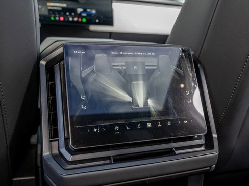 Used 2024 Tesla Cybertruck AWD Crew Cab image 27