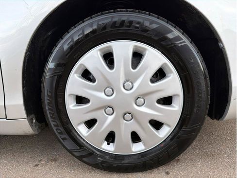 Used 2010 Toyota Camry LE image 22