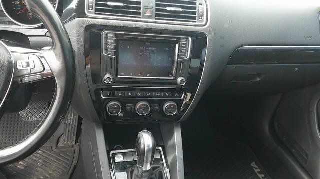 Used 2017 Volkswagen Jetta SEL FWD image 7