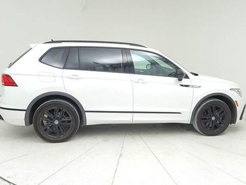 Used 2022 Volkswagen Tiguan SE R-Line image 4