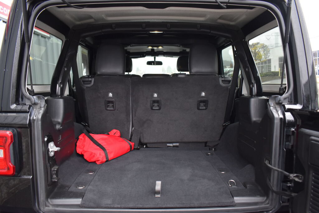 Used 2019 Jeep Wrangler Unlimited Rubicon w/ Cold Weather Group AWD/4WD image 21