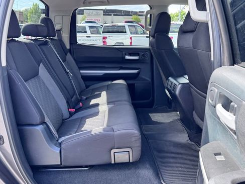 Used 2017 Toyota Tundra SR5 w/ SR5 Upgrade Package AWD/4WD image 18