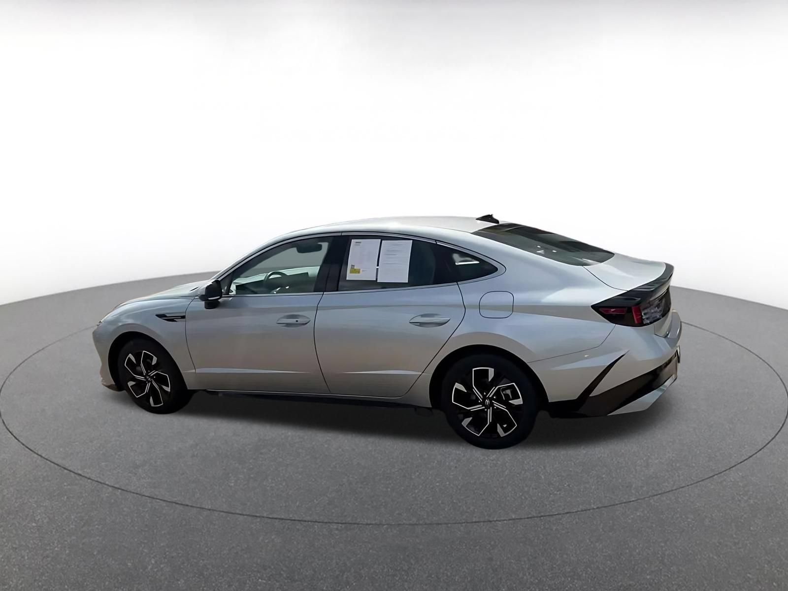 Used 2025 Hyundai Sonata SEL FWD image 12