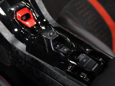 Used 2019 Lamborghini Huracan Performante AWD/4WD image 28