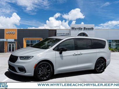 New 2026 Chrysler Pacifica Select