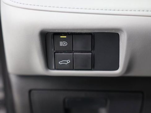 Used 2021 Toyota Highlander XLE image 17