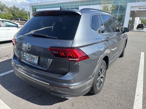Used 2020 Volkswagen Tiguan SE w/ Panoramic Sunroof Package FWD image 9