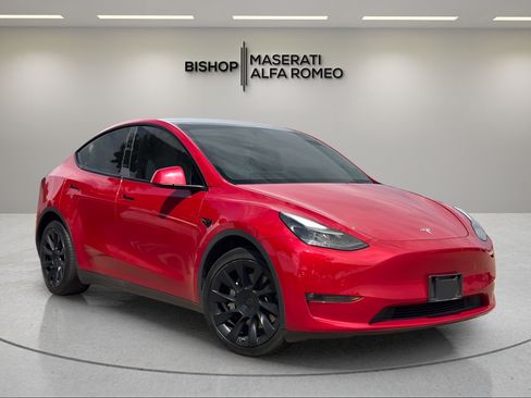 Used 2023 Tesla Model Y Long Range AWD/4WD image 1