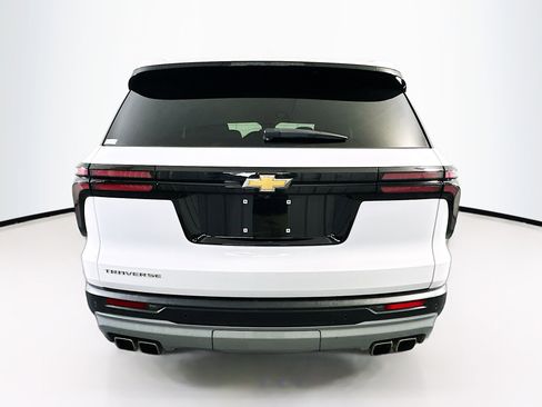 Used 2025 Chevrolet Traverse LT image 7