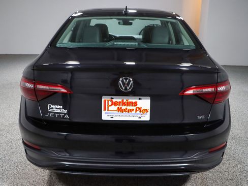 Used 2024 Volkswagen Jetta SE image 8