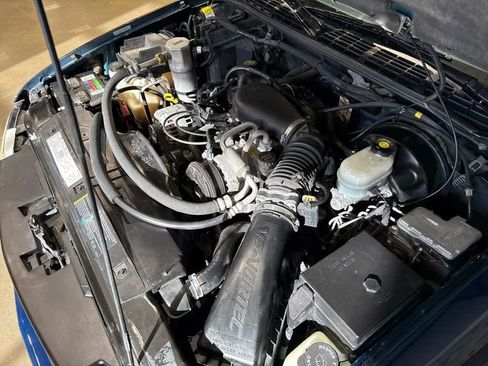 Used 2002 Chevrolet Blazer LS w/ Preferred Equipment Group image 8