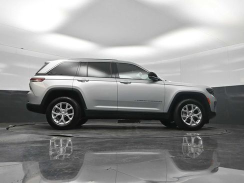 Used 2023 Jeep Grand Cherokee Limited w/ Trailer Tow Prep Group (B) AWD/4WD image 25