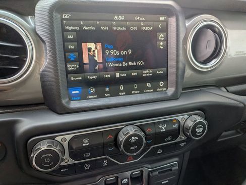 Used 2023 Jeep Gladiator Overland image 10