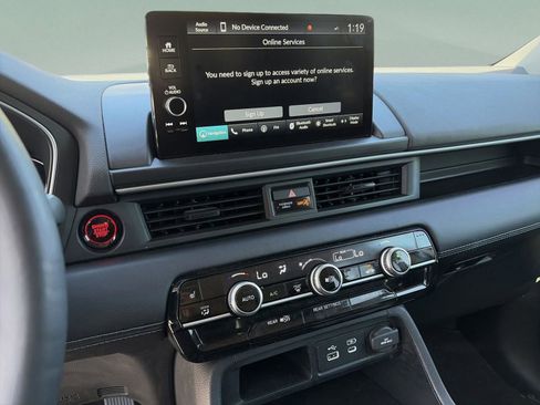 Used 2025 Honda Pilot Touring image 13