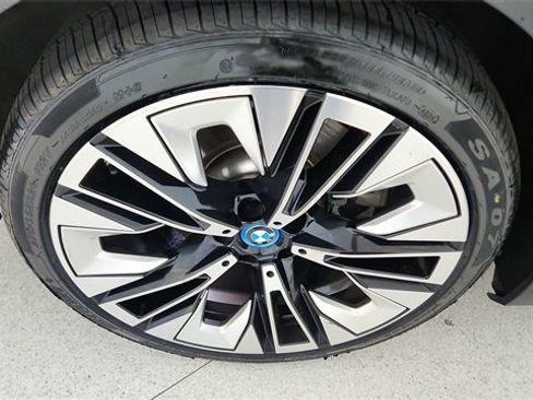 Used 2024 BMW i5 eDrive40i w/ Premium Package image 57