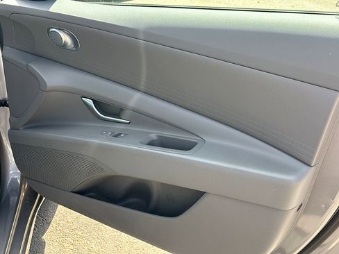 Used 2025 Hyundai Elantra SE FWD image 14